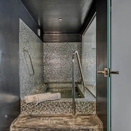 Splendour And فندق 5*