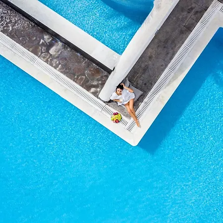 Splendour And Firostefani