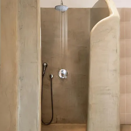 Splendour And Firostefani