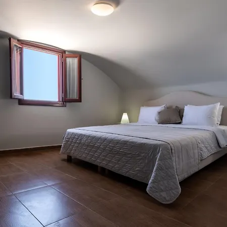 Splendour And 5* Firostefani