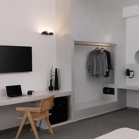 Splendour And Firostefani